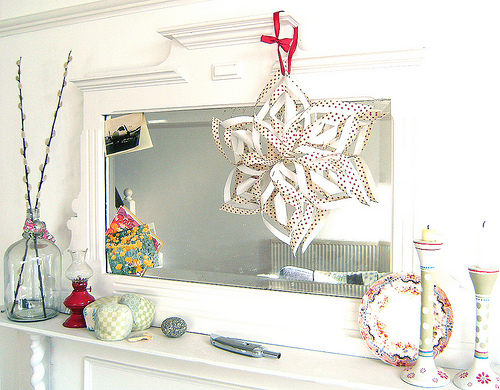 FINDS Holiday DIY Roundup - Paper Snowflake