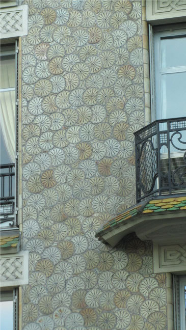 Pattern-in-Architecture---Paris-Streets---FINDS-Blog---Emi-Marie---Illustration+Design